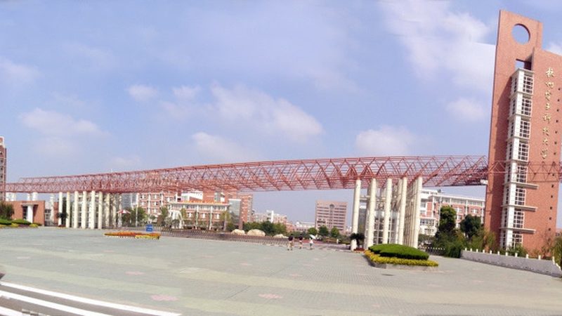 连接器：揭秘其优缺点，助力选型决策